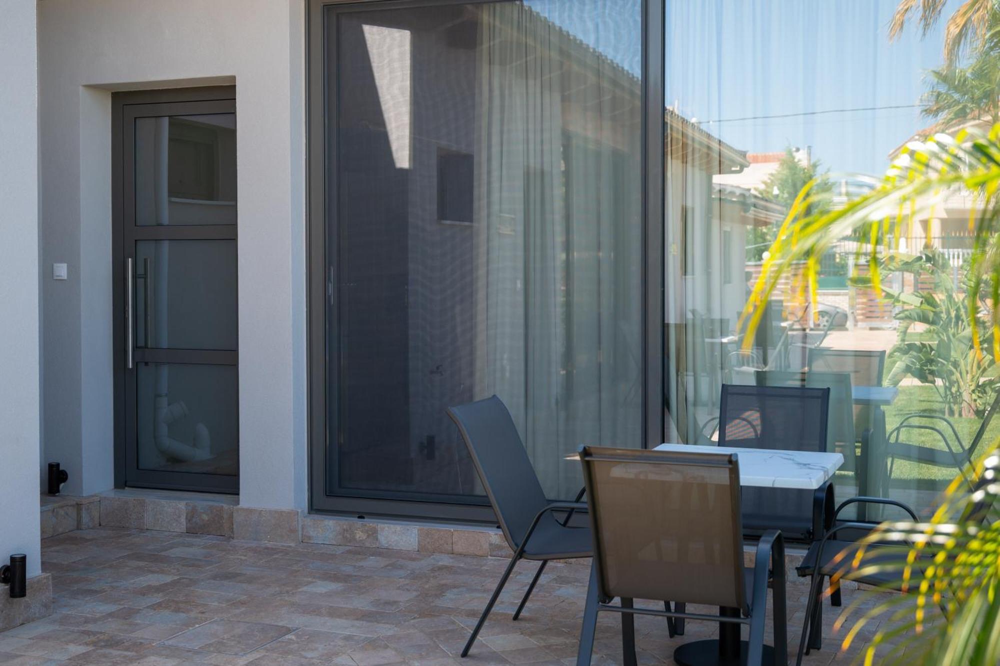 Paradise Apartments Artemida ภายนอก รูปภาพ